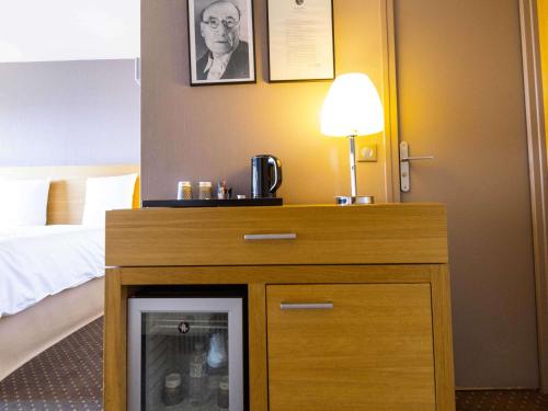 Standard Room with One Double Bed and One Double Sofa bed del hotel Mercure Bordeaux Lac. Foto 4