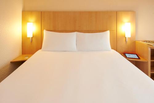 Habitación Doble Estándar del hotel Ibis Strasbourg Centre Historique. Foto 3