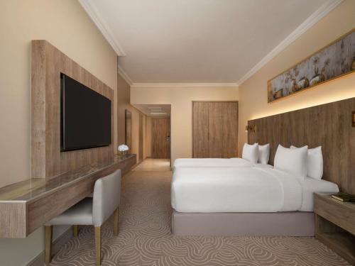 Habitación Doble Superior con vistas parciales al Haram - 2 camas del hotel Mövenpick and Residence Hajar Tower Makkah. Foto 3