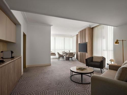 Superior King Suite with Partial Kaaba View del hotel Mövenpick and Residence Hajar Tower Makkah