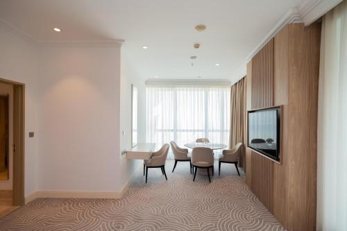 Superior King Suite with Partial Haram View del hotel Mövenpick and Residence Hajar Tower Makkah