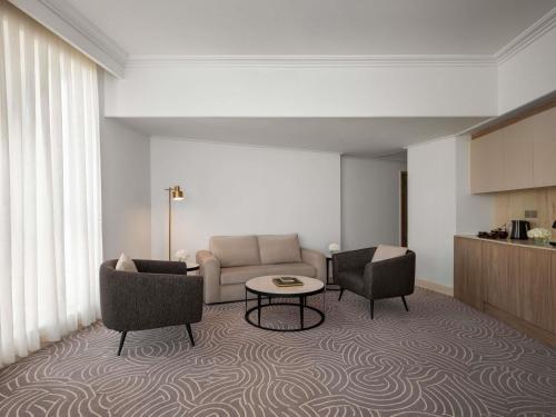 Superior King Suite with Partial Haram View del hotel Mövenpick and Residence Hajar Tower Makkah. Foto 8