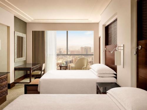 Habitación Doble Fairmont con vistas a la ciudad - 2 camas del hotel Fairmont Makkah Clock Royal Tower. Foto 1