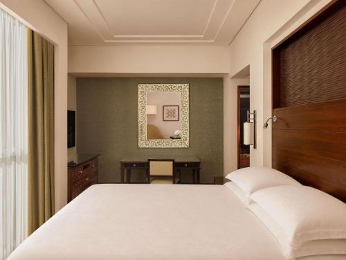 Deluxe King Room Haram del hotel Fairmont Makkah Clock Royal Tower. Foto 4