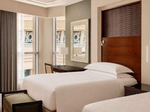 Habitación Doble Fairmont con vistas a la ciudad - 2 camas del hotel Fairmont Makkah Clock Royal Tower. Foto 9