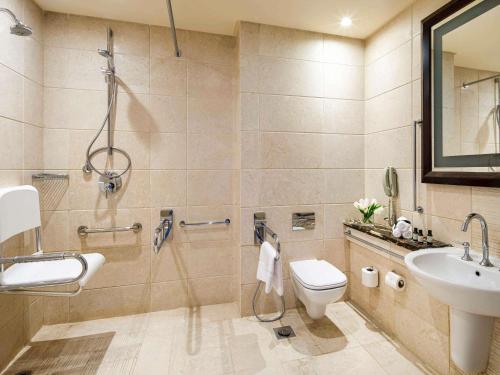 Habitación Fairmont con 2 camas individuales y vistas a la ciudad - Adaptada para personas con movilidad reducida del hotel Fairmont Makkah Clock Royal Tower. Foto 2