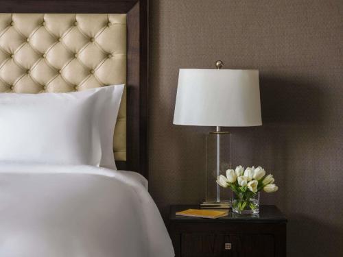 Habitación Fairmont con cama extragrande y vistas a la ciudad del hotel Fairmont Makkah Clock Royal Tower. Foto 2