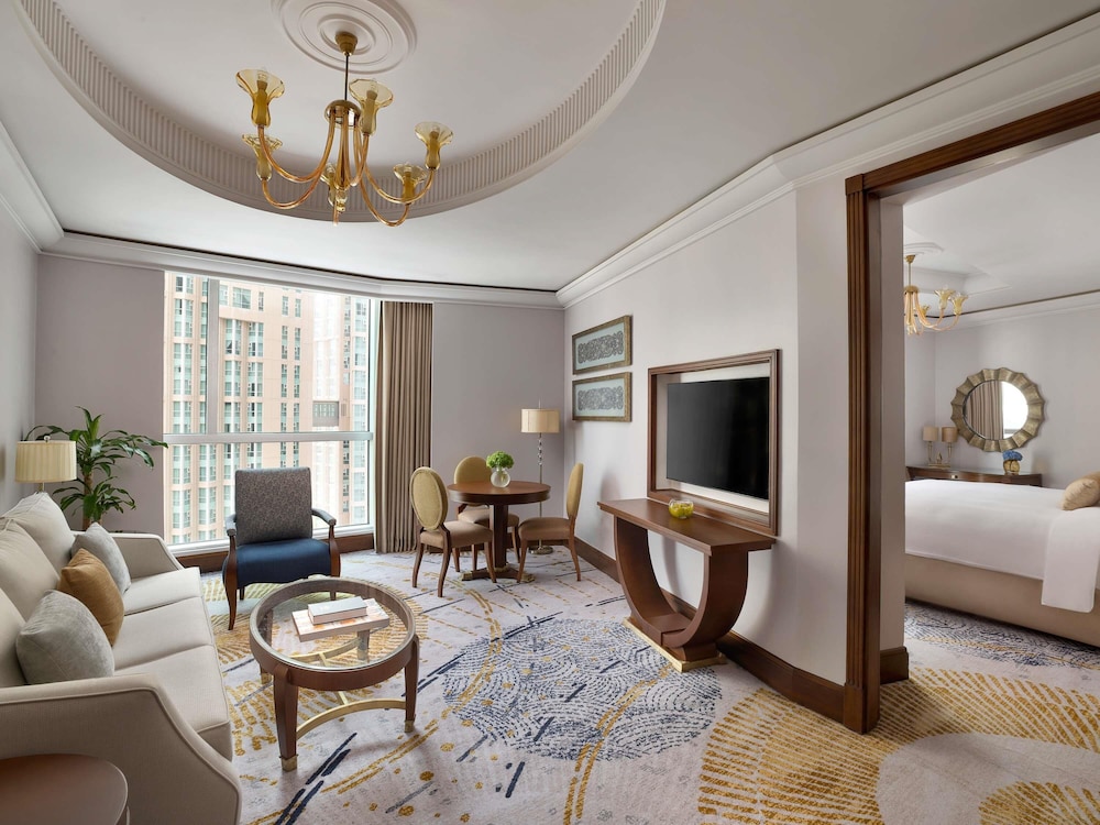 Suite Signature de un dormitorio con vistas a la mezquita del hotel Raffles Makkah Palace. Foto 3