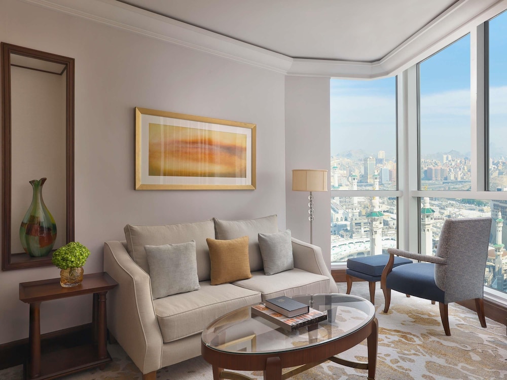 Suite Presidencial con dos dormitorios y vistas a la mezquita del hotel Raffles Makkah Palace. Foto 1