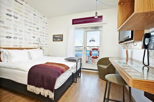 Habitación doble con balcón del hotel Reykjavik Marina - Berjaya Iceland Hotels. Foto 2