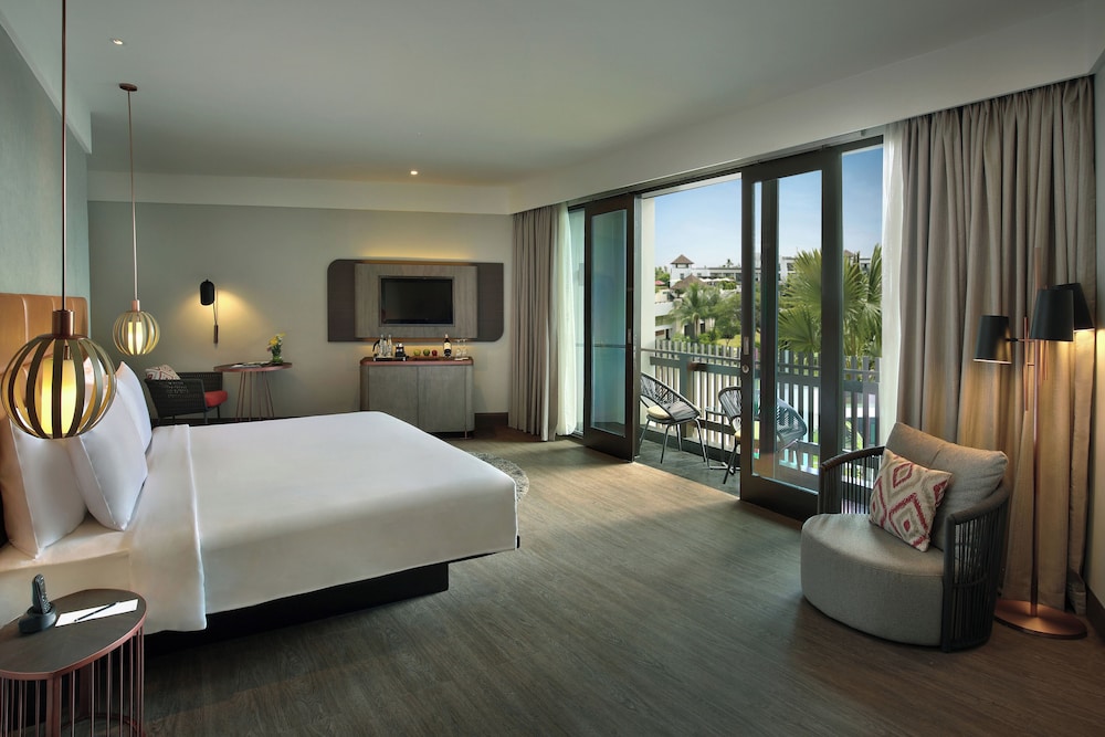 HABITACIÓN DELUXE EJECUTIVA, 1 Cama King Size, Vistas al Jardín del hotel Pullman Bali Legian Beach. Foto 2