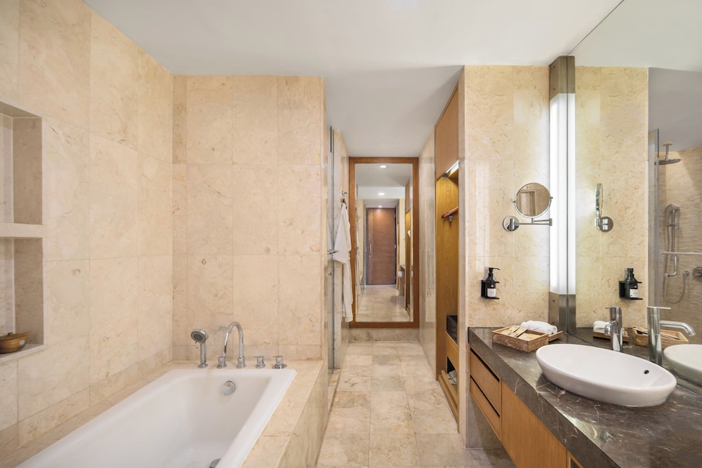 HABITACIÓN DELUXE EJECUTIVA, 1 Cama King Size, Vistas al Jardín del hotel Pullman Bali Legian Beach. Foto 5