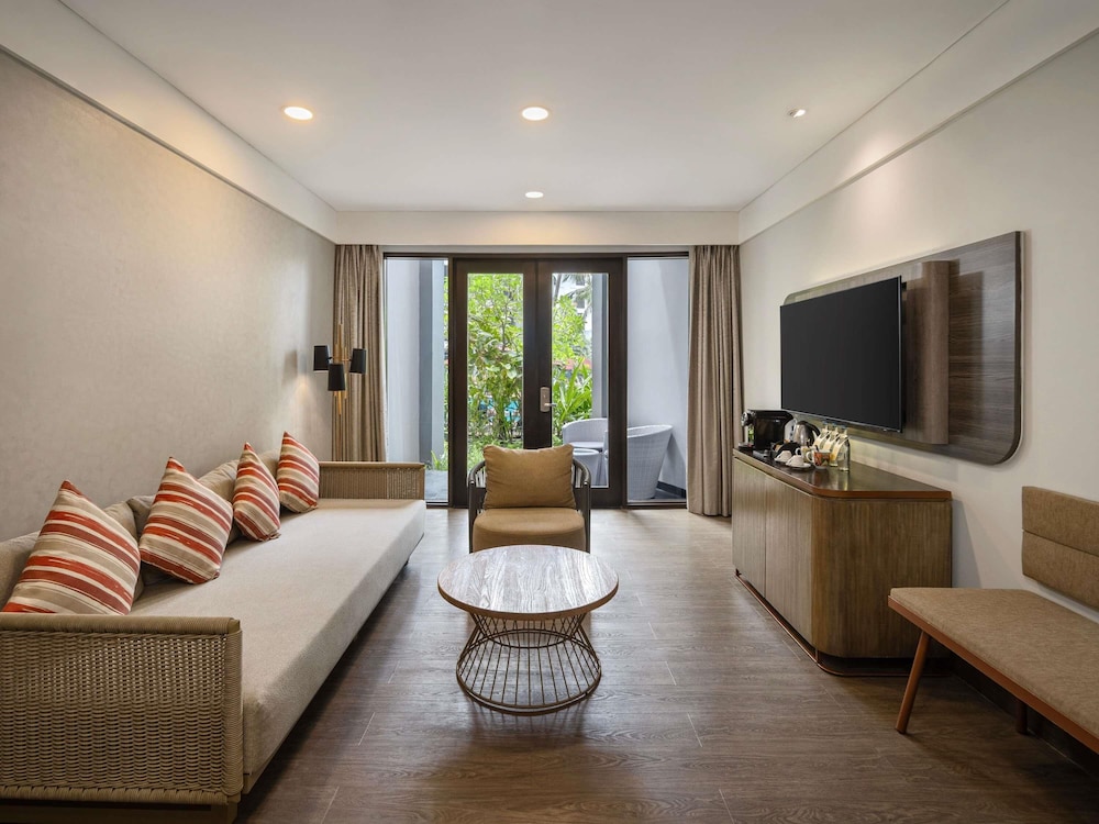HABITACIÓN DELUXE PREMIUM, 1 Cama King Size, Vistas al Jardín del hotel Pullman Bali Legian Beach. Foto 5