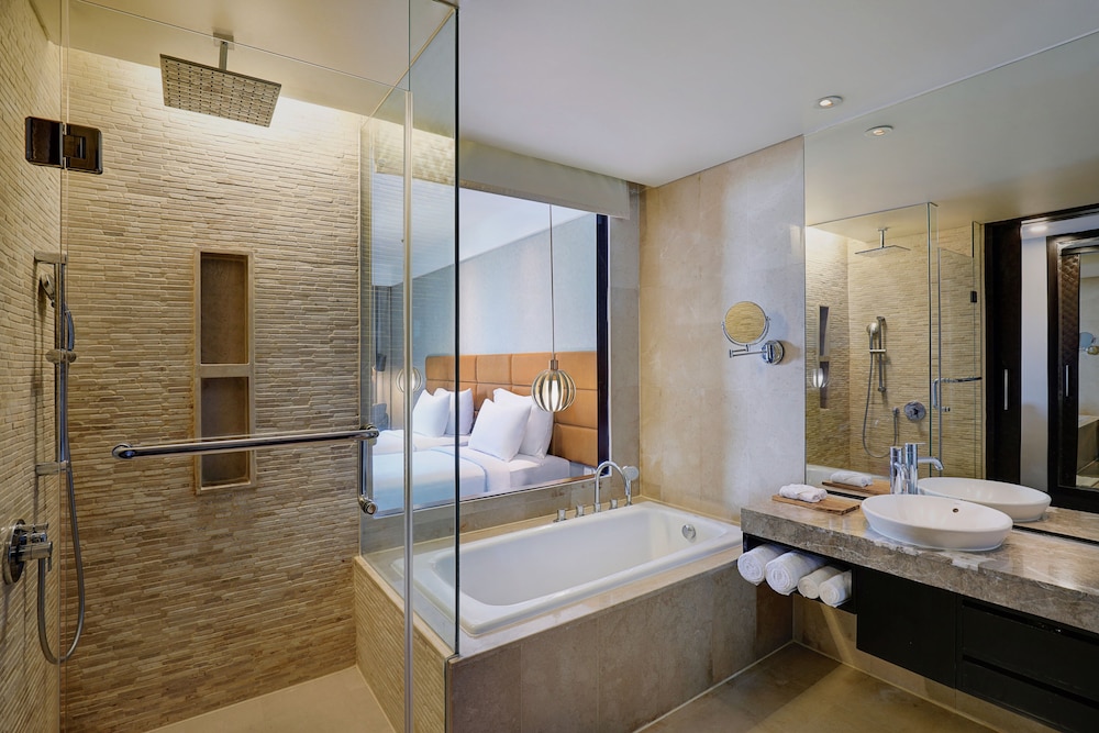 HABITACIÓN DELUXE PREMIUM, 1 Cama King Size, Vistas al Mar del hotel Pullman Bali Legian Beach. Foto 5