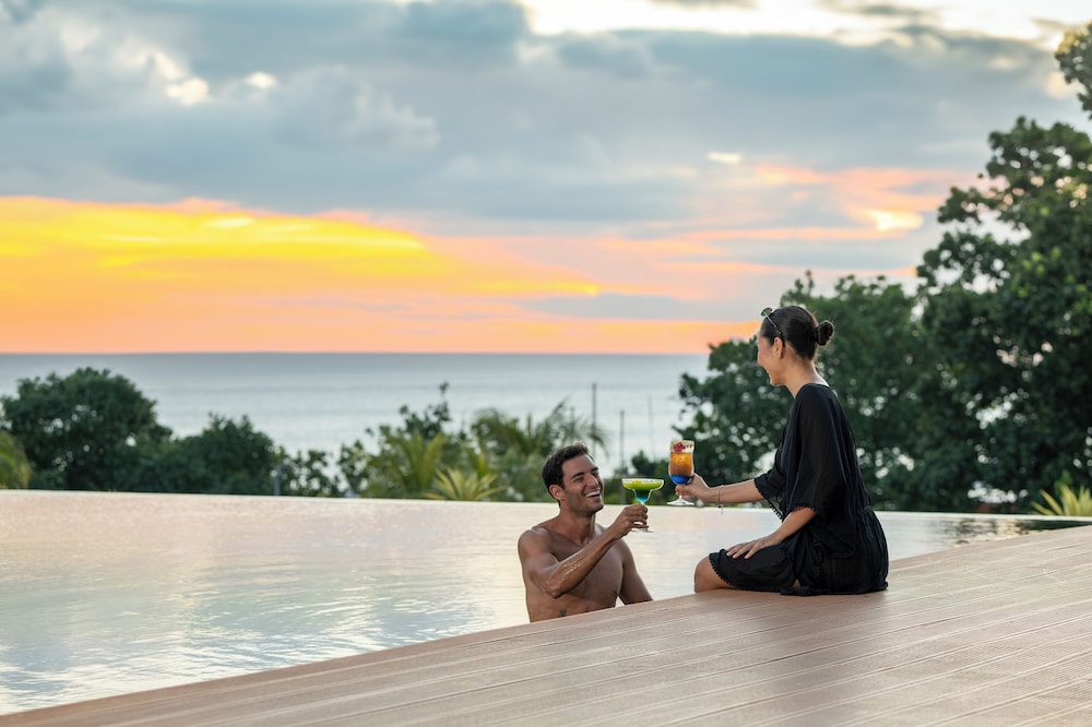 HABITACIÓN DELUXE PREMIUM, 1 Cama King Size, Vistas al Mar del hotel Pullman Bali Legian Beach. Foto 6