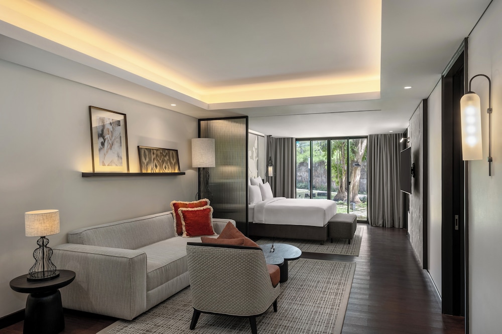 HABITACIÓN FAMILIAR EXCLUSIVA, 1 Cama King Size y 1 Cama Plegable, Vistas al Jardín del hotel Pullman Bali Legian Beach. Foto 4