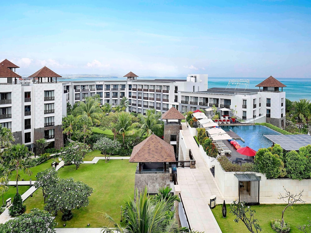 SUITE SUPERIOR, 1 Cama King Size, Vistas al Jardín del hotel Pullman Bali Legian Beach. Foto 1