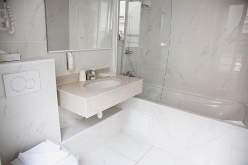 Habitación Doble Superior del hotel Arcadie Montparnasse. Foto 5