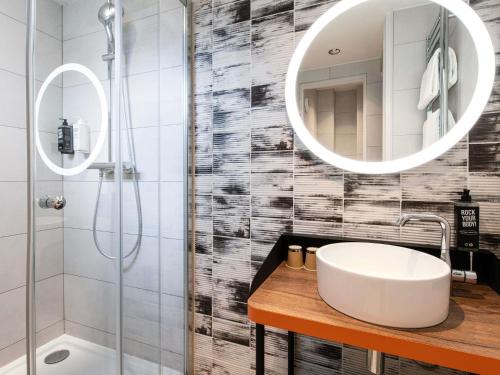 Habitación Doble Estándar - 2 camas del hotel Ibis Styles Paris Gare de Lyon Bastille. Foto 1