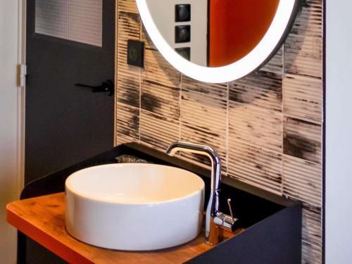 Habitación Doble Estándar - 2 camas del hotel Ibis Styles Paris Gare de Lyon Bastille. Foto 5