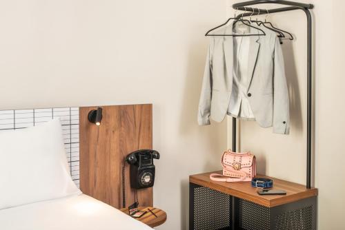 Habitación Doble Estándar - 2 camas del hotel Ibis Styles Paris Gare de Lyon Bastille. Foto 8