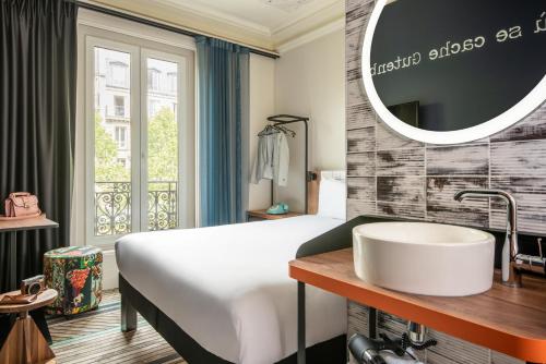 Two non - connected Double Room del hotel Ibis Styles Paris Gare de Lyon Bastille. Foto 1