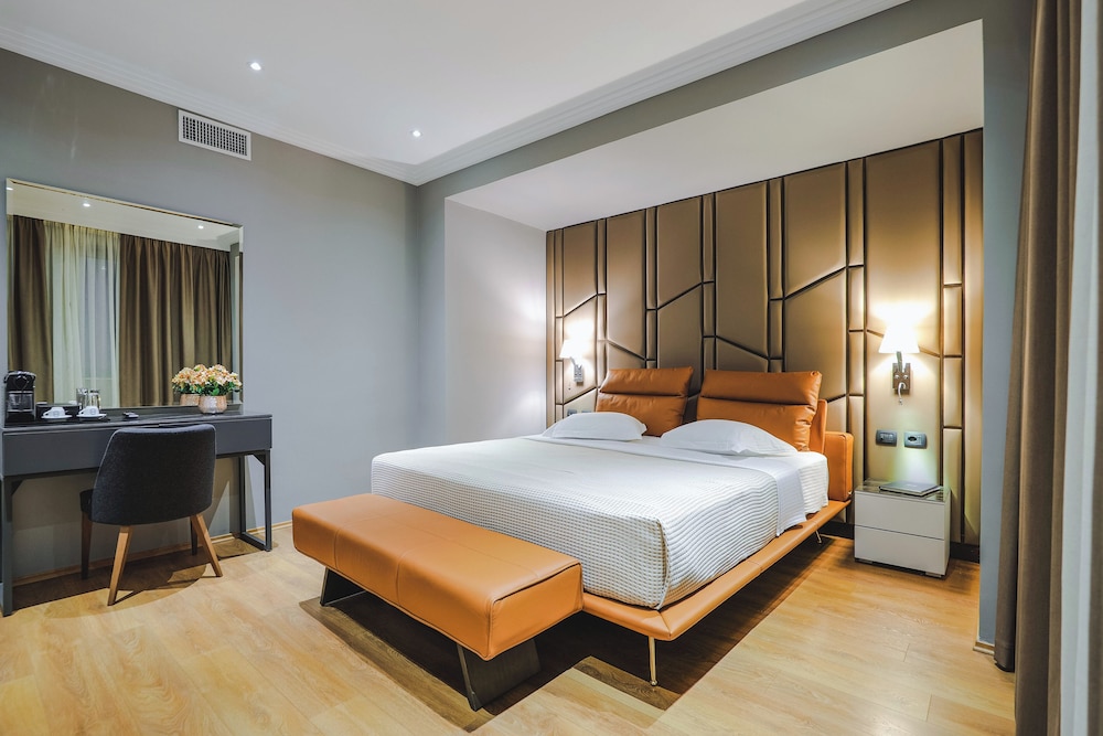 Suite Junior con vistas al mar del hotel Saranda Butrinti, Affiliated by Melia