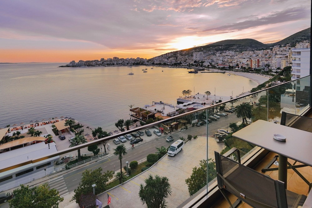 Suite Junior con vistas al mar del hotel Saranda Butrinti, Affiliated by Melia. Foto 1