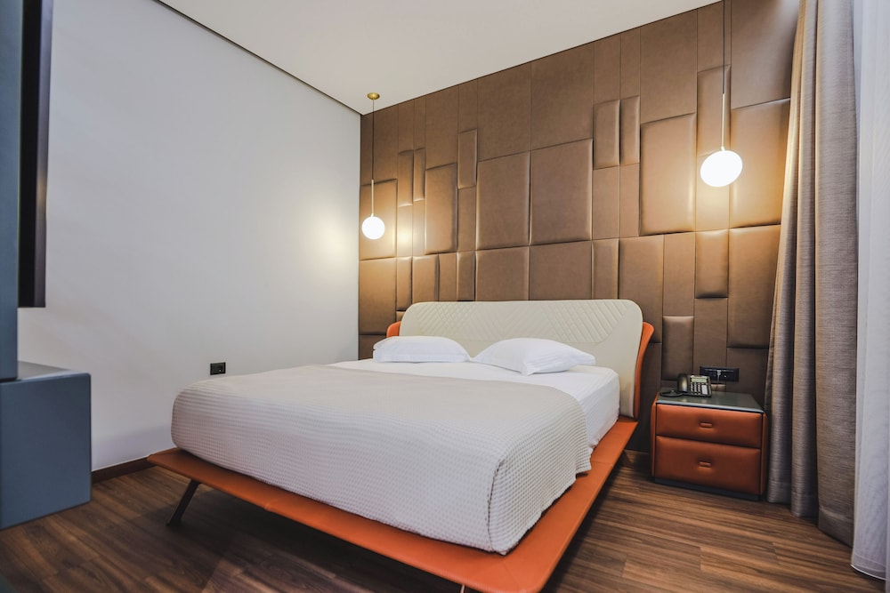 Suite con vistas al mar del hotel Saranda Butrinti, Affiliated by Melia