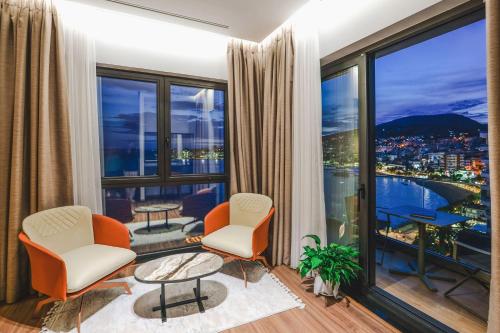 Suite con Vistas al Mar y Balcón del hotel Saranda Butrinti, Affiliated by Melia. Foto 4