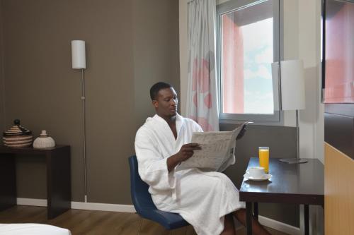 Habitación Doble Estándar con vistas al mar del hotel Novotel Dakar. Foto 3