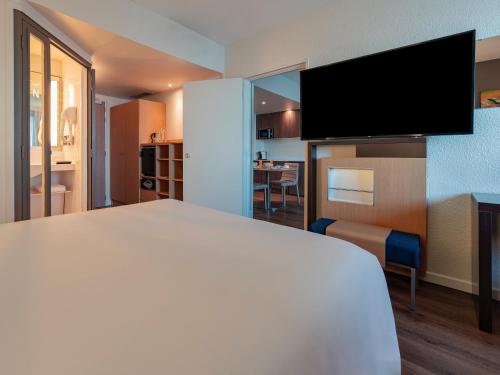 Junior Suite with One Double Bed - Ocean Side del hotel Novotel Dakar. Foto 11