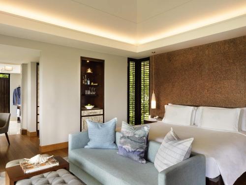Villa Grand con piscina y vistas al mar del hotel Raffles Seychelles