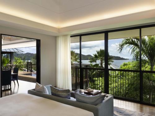 Villa Grand con piscina y vistas al mar del hotel Raffles Seychelles. Foto 4