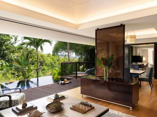 Villa Grand Hillside con piscina y vistas al jardín del hotel Raffles Seychelles. Foto 1