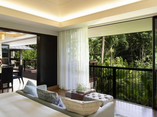 Villa Grand Hillside con piscina y vistas al jardín del hotel Raffles Seychelles. Foto 5