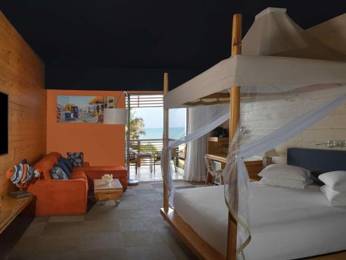 Suite Deluxe Blue Bay Beach del hotel Movenpick Resort Lamantin Saly. Foto 2