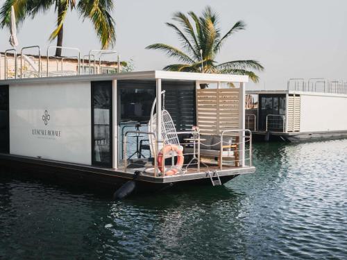 Crystal Floating Room with Spa Bath and Rooftop with Ocean View del hotel Movenpick Resort Lamantin Saly. Foto 4