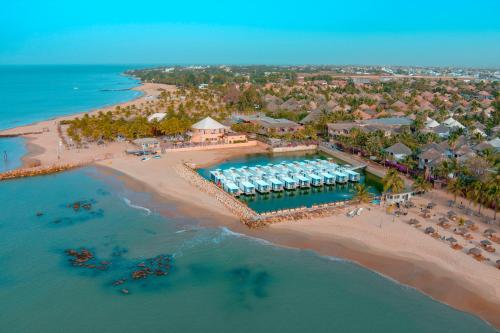 Crystal Floating Room with Spa Bath and Rooftop with Ocean View del hotel Movenpick Resort Lamantin Saly. Foto 6