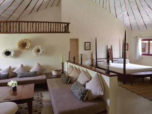Suite Junior del hotel Movenpick Resort Lamantin Saly. Foto 2