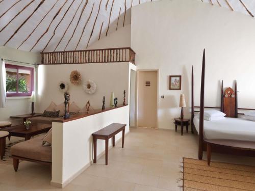 Suite Junior del hotel Movenpick Resort Lamantin Saly. Foto 3
