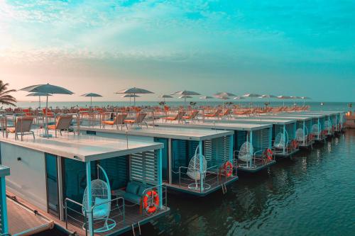 Cocoon Floating Room with Spa Bath and Rooftop with Ocean View del hotel Movenpick Resort Lamantin Saly. Foto 4