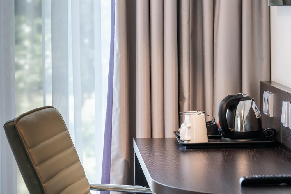 Habitación estándar con 1 cama doble o 2 individuales del hotel Premier Inn Berlin Alexanderplatz. Foto 3