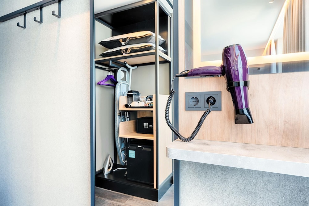 Habitación doble superior del hotel Premier Inn Berlin Alexanderplatz. Foto 1