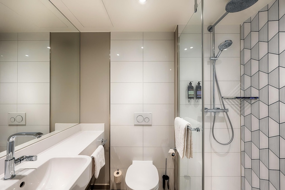 Habitación doble superior del hotel Premier Inn Berlin Alexanderplatz. Foto 6