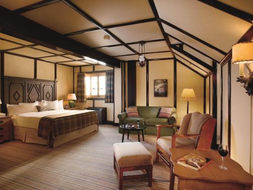 Habitación Deluxe - 1 cama extragrande del hotel Fairmont Le Chateau Montebello