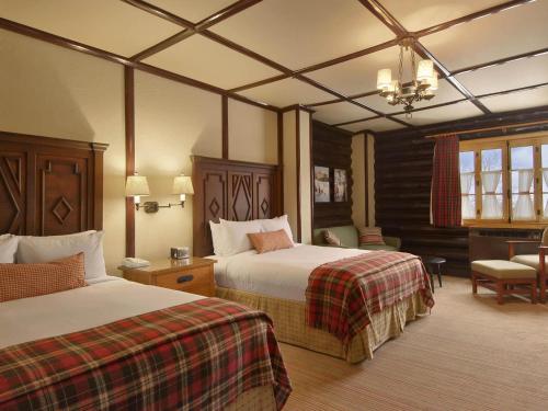 Habitación Deluxe con 2 camas grandes del hotel Fairmont Le Chateau Montebello. Foto 1