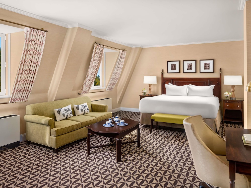 Habitación Deluxe con cama king size del hotel Fairmont Le Manoir Richelieu