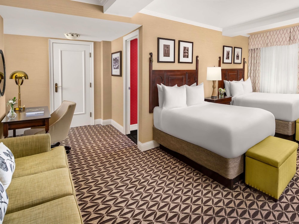 Habitación Deluxe con dos camas dobles del hotel Fairmont Le Manoir Richelieu. Foto 4