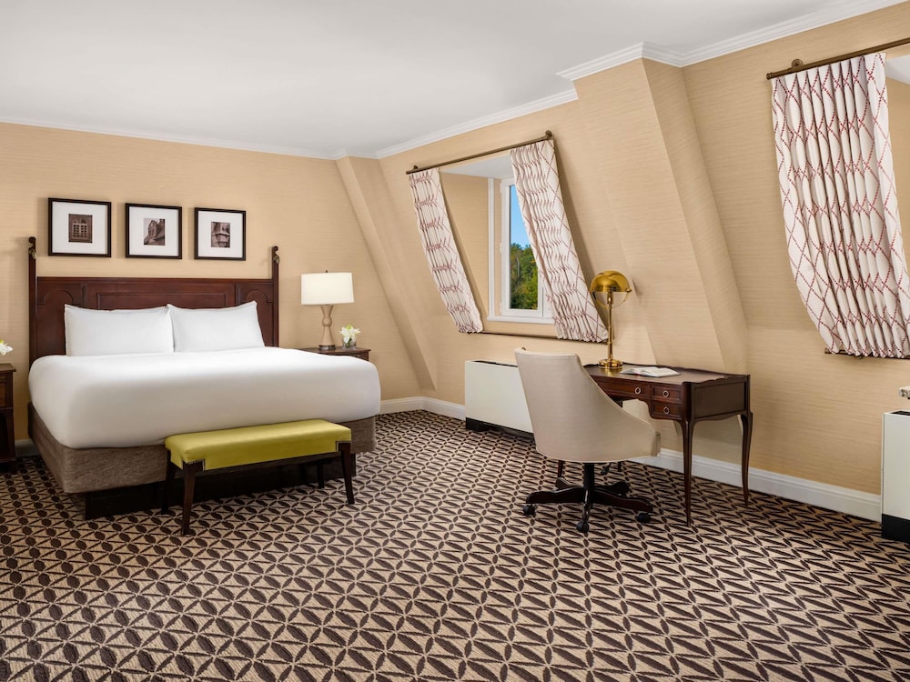 Habitación Fairmont con cama king size del hotel Fairmont Le Manoir Richelieu. Foto 3
